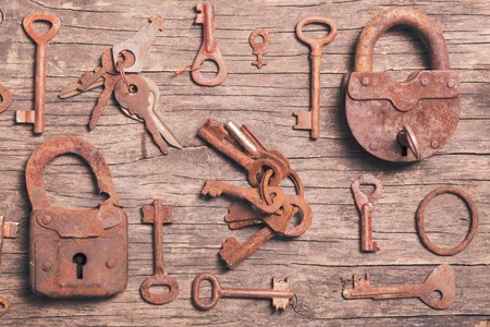 old keys locks over vintage wooden tableの写真素材