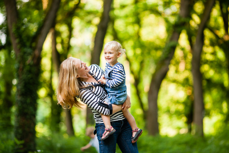 Mom and little daughterの写真素材