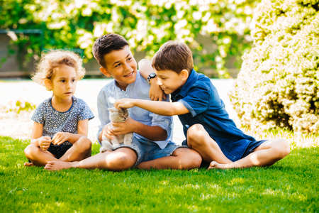 Little children have a great time with their favorite animalsの写真素材