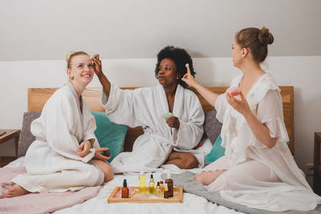 The young women are having a spa partyの写真素材