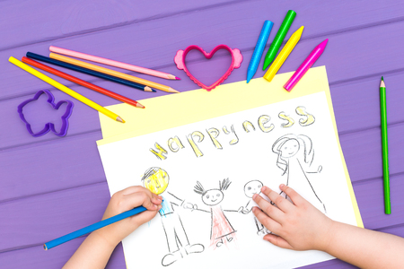 The child paints a sketch of the familyの写真素材