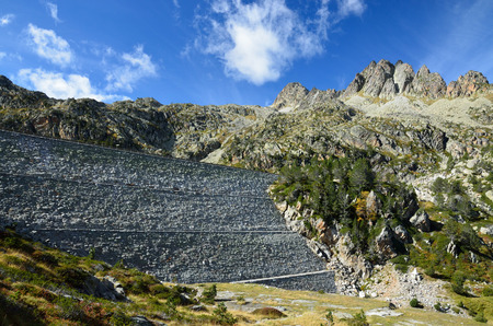 The concrete wall is built in the valley Campan of the Hautes-Pyrenees. There are mountains? Hourquette-Medette in the background.のeditorial素材