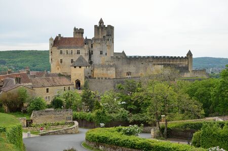 The extant medieval castle is on the limestone cliff in the ancient French town Beynac-et-Cazenac.のeditorial素材
