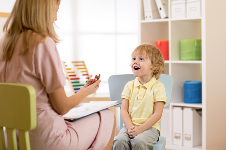 Psychologist working with child in officeの写真素材