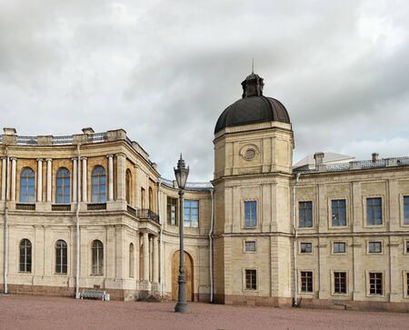 Gatchina Palace, right wing, vintage street light, a fragment of the parade ground in front lvortsomのeditorial素材