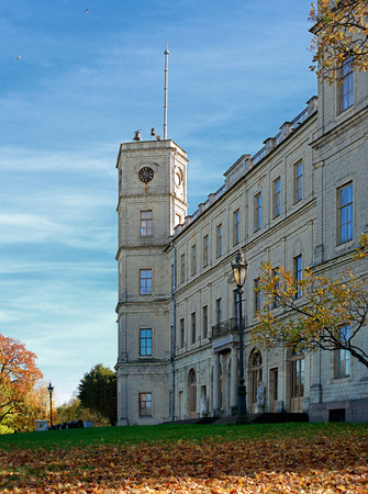 Gatchina Palace on the north side, overlooking the clock tower and flagpole in the autumnのeditorial素材