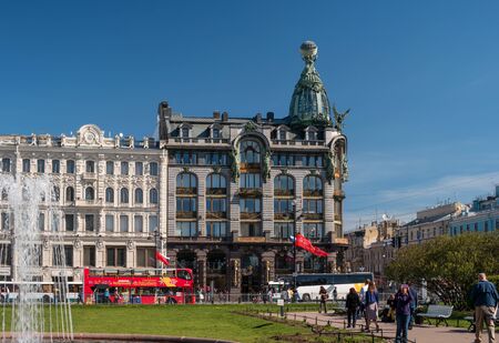 St. Petersburg, Russia - May 8, 2016: -Singer- of the company's famous home. Now the bookstore is located in the building -House of Books-. Upstairs is a very interesting glass dome.のeditorial素材