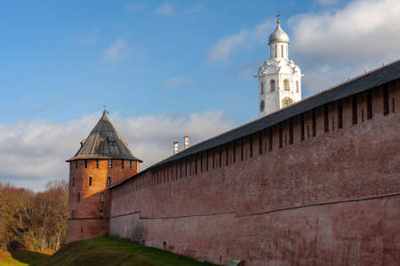 View of the wall of the Novgorod Kremlin - Detinets with the Metropolit Tower on an autumn day. An ancient fortress brick wall in the historical center of Veliky Novgorod.のeditorial素材