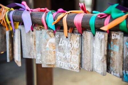 Maehongson, Thailand - December 11, 2016: Tourists write the message on the wooden tags and hang on the pole, Paiのeditorial素材