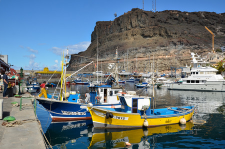 View at the harbor with colorful fishing boats in Puerto de Mogan, Gran Canaria, Spain. A popular travel location and harbor for tourists from all over the world.のeditorial素材