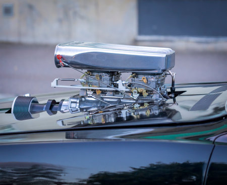 supercharger sticking out through the hood of an old classic carのeditorial素材