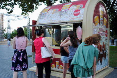 Baku Azerbaijan. July 2017. Customers buying popcorn from vendor cart on street in Baku downtown.のeditorial素材