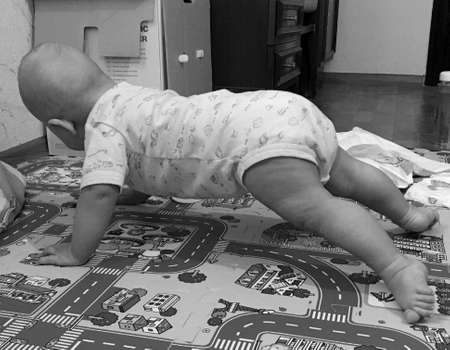 Beautiful baby boy with child face posing photographer for color photo, cadre consisting of baby boy in child image, caucasian expression face, healthy baby boy in child face relaxing for good shotの写真素材