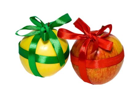couple of red and yellow apples with a gift bows on a white backgroundの写真素材