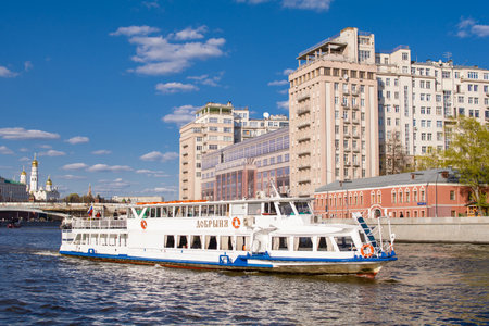 MOSCOW, RUSSIA - MAY 1, 2021: Navigation on the Moscow River with a view of the Government House on Balchug Islandのeditorial素材