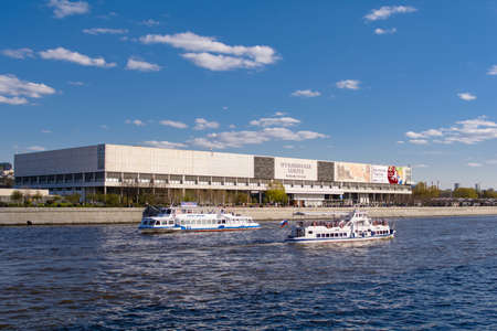 MOSCOW, RUSSIA - MAY 1, 2021: Navigation on the Moscow River overlooking the New Tretyakovka - a branch of the Tretyakov Galleryのeditorial素材