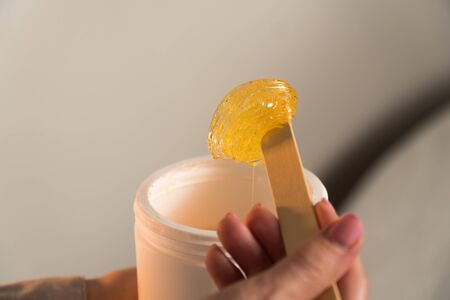 close-up of slice of sugar paste on spatulaの写真素材