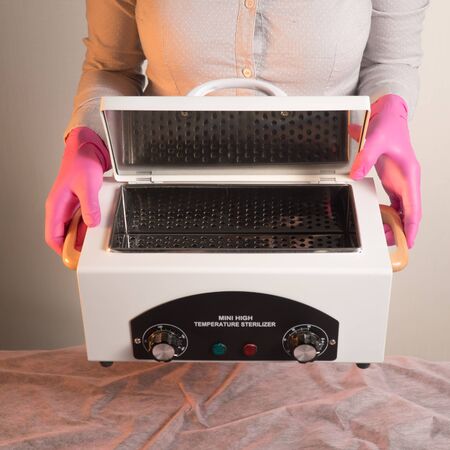 dry heat for sterilization instruments in hands holdの写真素材