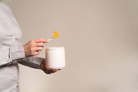 paste for shugaring on a spatula average planの写真素材