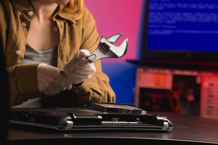 Computer technicians will break down computer parts. The concept of anger, unsuccessful repair