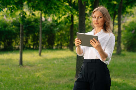 The concept of successful online shopping advertising in an online storeの写真素材