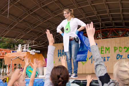 Komsomolsk-on-Amur, RUSSIA - AUGUST 27, 2018. Showing physical and chemical experiments for children. female presenter selects volunteers for experiments.のeditorial素材