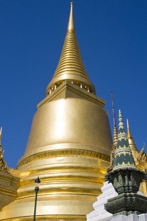 Golden Stupa in Grand Palace, Bangkok, Thailand . の写真素材