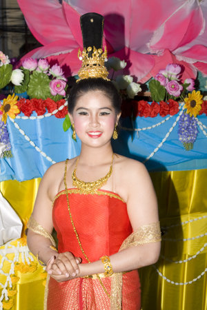 HUA HIN, THAILAND - NOVEMBER 21: Thai people with flowers. Thai people float on water a small rafts (Krathong) to celebrate the Loy Krathong festival. November 21, 2010 Hua Hin, Thailand.のeditorial素材