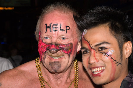 PATTAYA , THAILAND - OCTOBER 31 : Thai men celebrates Halloween on October 31, 2010 in Pattaya, Thailand. Halloween has become popular in Thailand in recent years . のeditorial素材