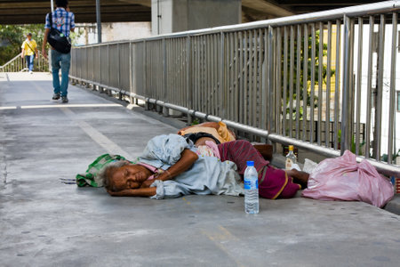 BANGKOK - OCT 25: An unidentified people sleeps on the street in central Bangkok on Oct 25, 2011 in Bangkok, Thailand. The Social Development Ministry estimates up to 4,000 homeless in Bangkok.のeditorial素材