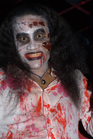 PATTAYA , THAILAND - OCTOBER 31 : Thai men celebrates Halloween on October 31 2011 in Pattaya, Thailand. Halloween has become popular in Thailand in recent years .のeditorial素材