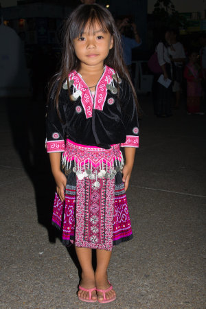 CHIANG MAI, THAILAND - NOVEMBER 10: Thai little girl takes part in the opening parade of the Loy Krathong Festival in Chiang Mai, Thailand on November 10, 2011のeditorial素材