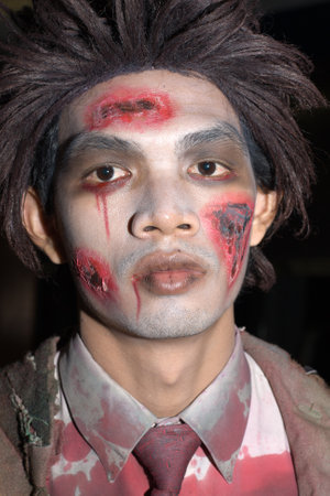 PATTAYA , THAILAND - OCTOBER 31 : Thai men celebrates Halloween on October 31 2011 in Pattaya, Thailand. Halloween has become popular in Thailand in recent years .のeditorial素材