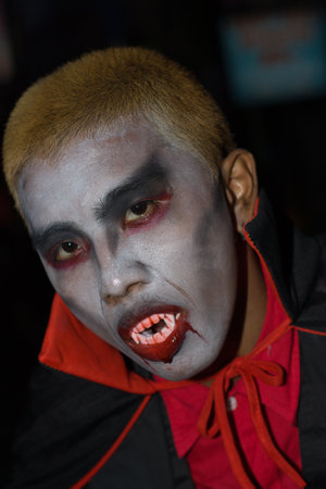 PATTAYA , THAILAND - OCTOBER 31 : Thai men celebrates Halloween on October 31 2011 in Pattaya, Thailand. Halloween has become popular in Thailand in recent years .のeditorial素材