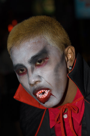 PATTAYA , THAILAND - OCTOBER 31 : Thai men celebrates Halloween on October 31 2011 in Pattaya, Thailand. Halloween has become popular in Thailand in recent years .のeditorial素材