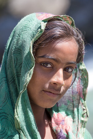 MANALI, INDIA, 16 SEPTEMBER 2014: Unidentified local young girl, outdoor in Manali . The majority of the local population are descendant of Tibetan.のeditorial素材