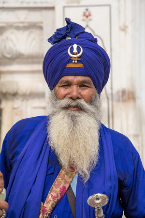 AMRITSAR, INDIA - SEPTEMBER 26, 2014: Unidentified Sikh man visiting the Golden Temple in Amritsar, Punjab, India. Sikh pilgrims travel from all over India to pray at this holy site.のeditorial素材