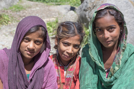 MANALI, INDIA - SEPTEMBER 16, 2014: Unidentified local young girls, outdoor in Manali . The majority of the local population are descendant of Tibetan.のeditorial素材