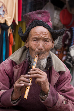 LEH, INDIA - JUNE 24, 2015: Unidentified tibetan old man on the street in Leh, Ladakh.のeditorial素材