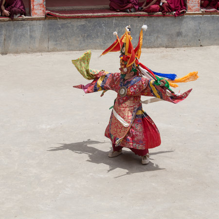 LAMAYURU, INDIA - JUNE 13, 2015: An unidentified buddhist lamas during Tsam mystery in time of Yuru Kabgyat festival at Lamayuru Gompa, Ladakh, North Indiaのeditorial素材