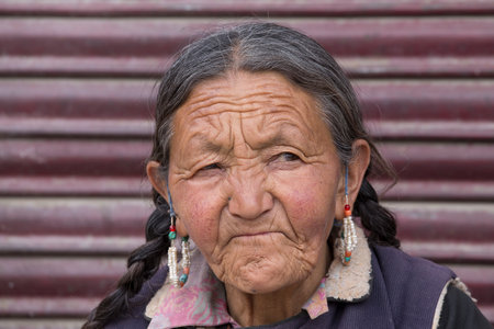 LEH, INDIA - JUNE 21, 2015: Unidentified beggar woman on the street in Leh, Ladakh. Poverty is a major issue in Indiaのeditorial素材