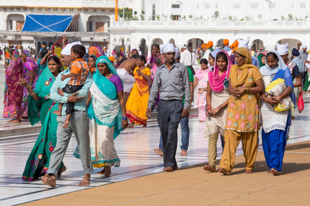 AMRITSAR, INDIA - SEPTEMBER 29, 2014: Unidentified Sikhs and indian people visiting the Golden Temple in Amritsar, Punjab, India. Sikh pilgrims travel from all over India to pray at this holy site.のeditorial素材