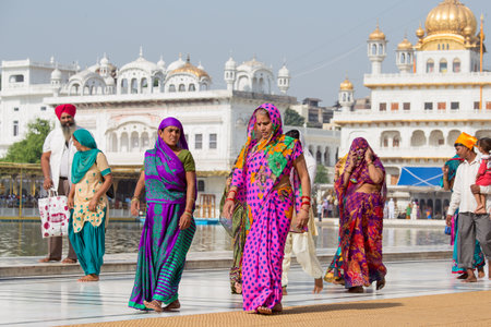 AMRITSAR, INDIA - SEPTEMBER 29, 2014: Unidentified Sikhs and indian people visiting the Golden Temple in Amritsar, Punjab, India. Sikh pilgrims travel from all over India to pray at this holy site.のeditorial素材