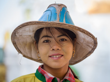 YANGON, MYANMAR - FEBRUARY 01, 2016: Unidentified Burmese girl visit the Shwedagon Pagoda. Shwedagon Pagoda is the most sacred Buddhist pagoda for the Burmeseのeditorial素材