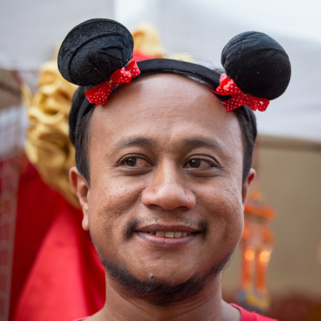 BANGKOK, THAILAND - FEBRUARY 09, 2016 : Unknown Thai man during the celebration of Chinese New Year and Valentine's Day in Yaowarat street, Chinatownのeditorial素材
