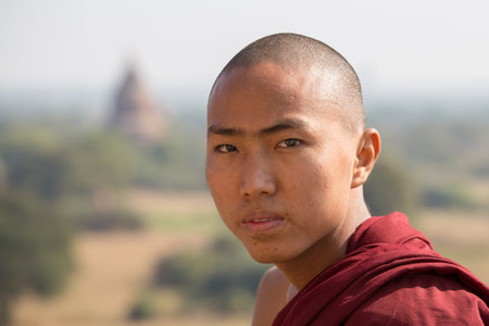 BAGAN, MYANMAR - JANUARY 19, 2016: Unidentified portrait monk visit the Bagan Pagodaのeditorial素材