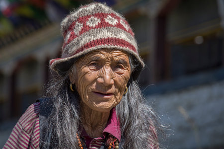 HIMALAYAS, ANNAPURNA REGION, NEPAL - OCTOBER 15, 2016 : Unidentified old Nepalese woman with wrinkled face portrayed in a Himalayan village in Nepalのeditorial素材