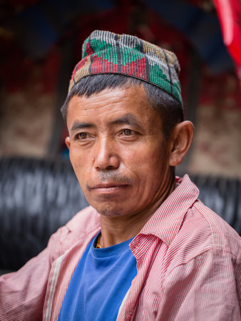 POKHARA, NEPAL - SEPTEMBER 29, 2016 : Portrait old men in traditional dress in street Pokhara, Nepalのeditorial素材