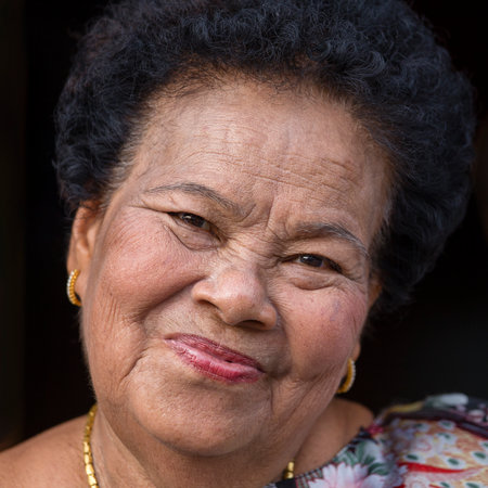 KOH PHANGAN, THAILAND - NOVEMBER 13, 2016 : Portrait old woman in street market, close upのeditorial素材