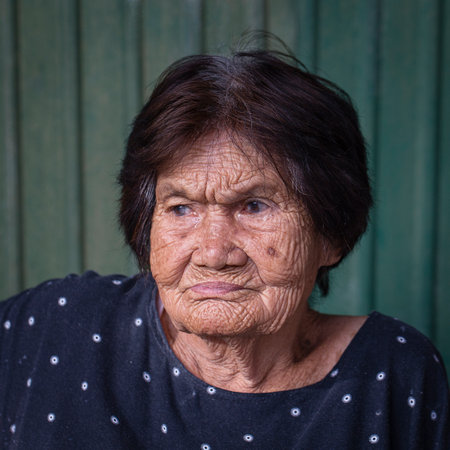KOH PHANGAN, THAILAND - NOVEMBER 19, 2016 : Portrait old woman in street market, close upのeditorial素材